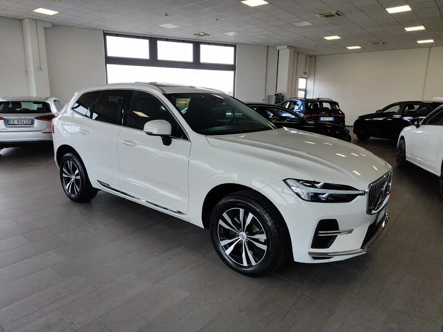 Volvo XC60 T6 AWD Recharge Inscription Exp. Tetto Fari LED Blanco - 2