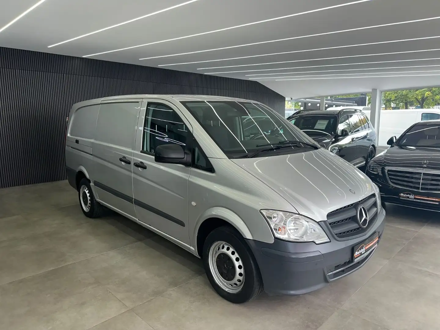 Mercedes-Benz Vito 113 CDI Kasten Lang*Klima*PDC*AHK*Tempomat* Silber - 1