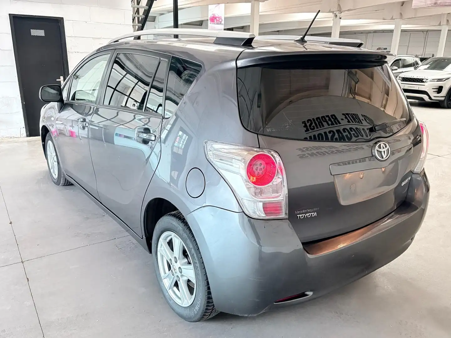 Toyota Verso Verso 2.0 D-4D Comfort 7pl. NAVI+CAMERA+CARPASS Šedá - 2