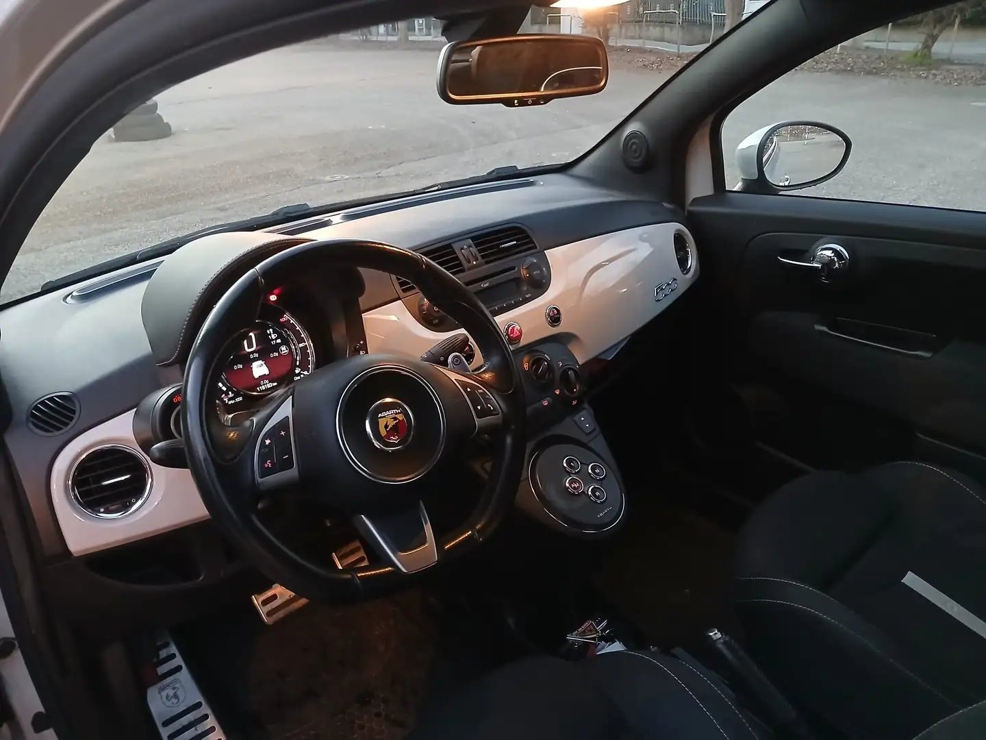 Abarth 500 500 1.4 16v t. t-jet (custom)140cv mta E6 Plateado - 2