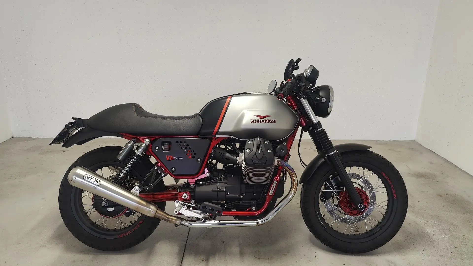 Moto Guzzi V 7 Argent - 1