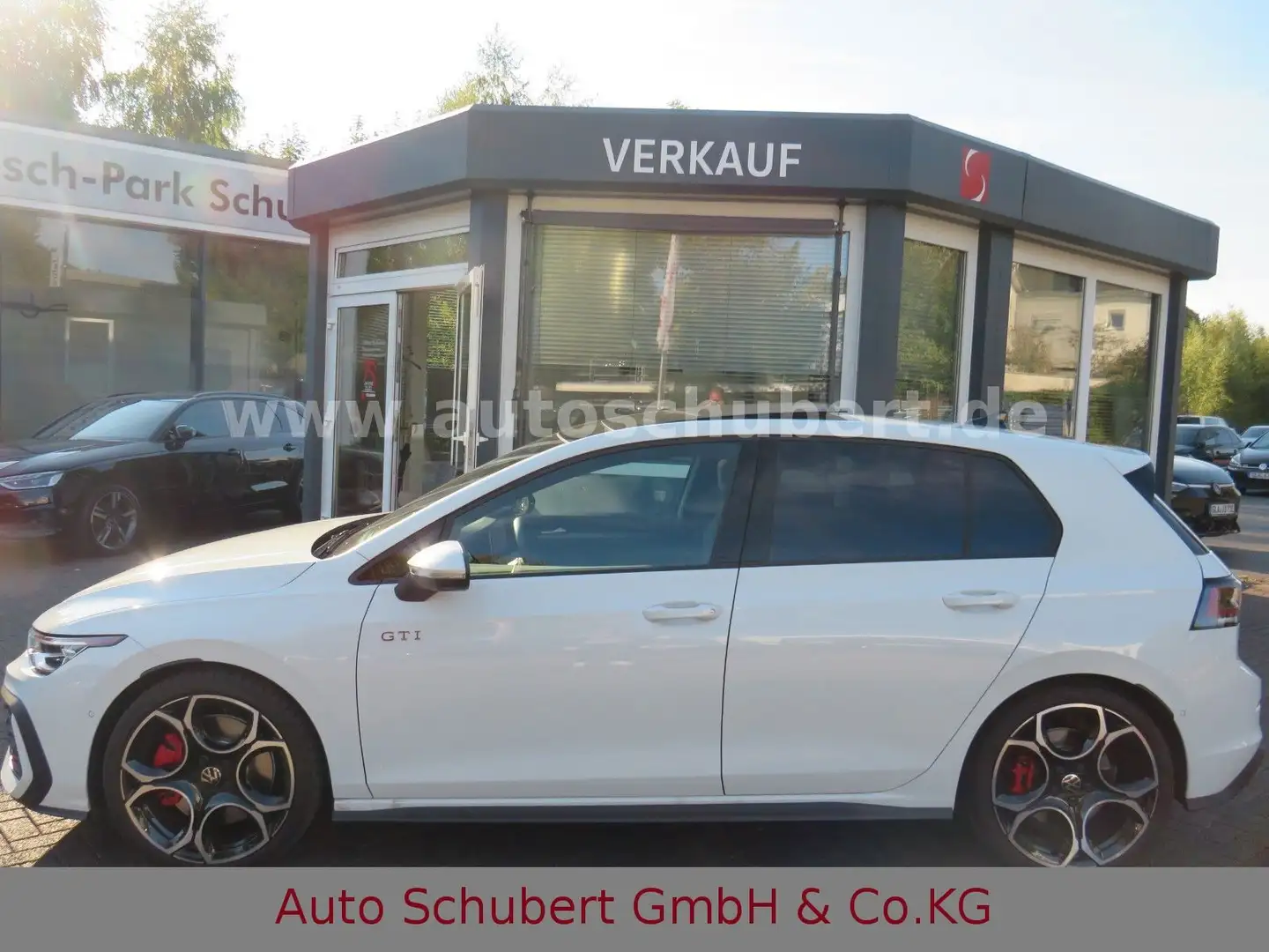 Volkswagen Golf VIII Lim. 2.0 TSI DSG GTI Weiß - 2