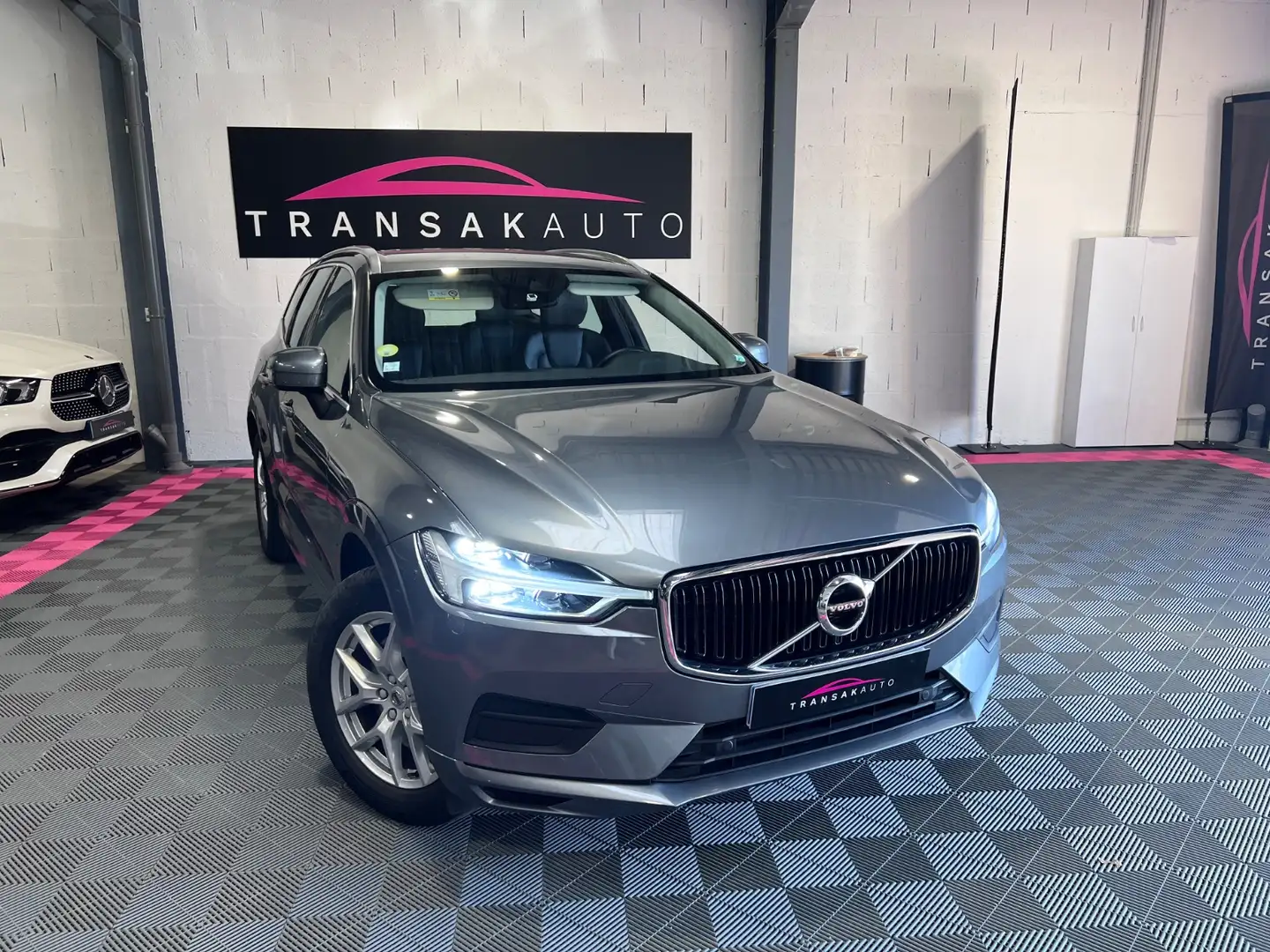 Volvo XC60 Momentum Gri - 1