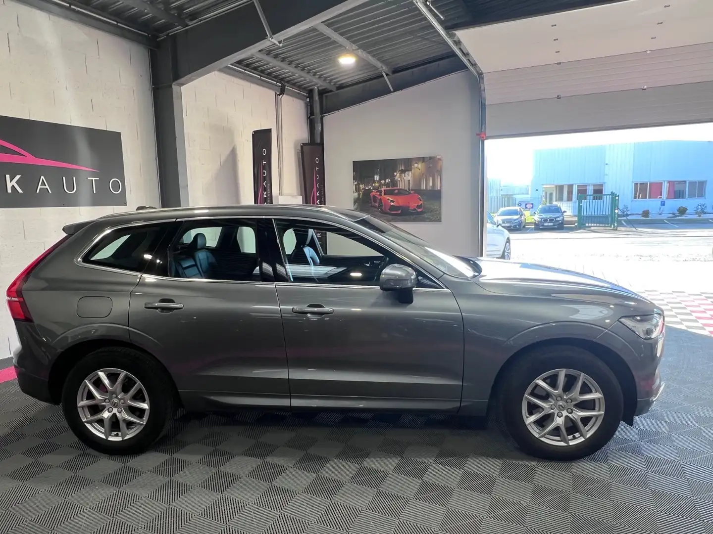 Volvo XC60 Momentum Gri - 2