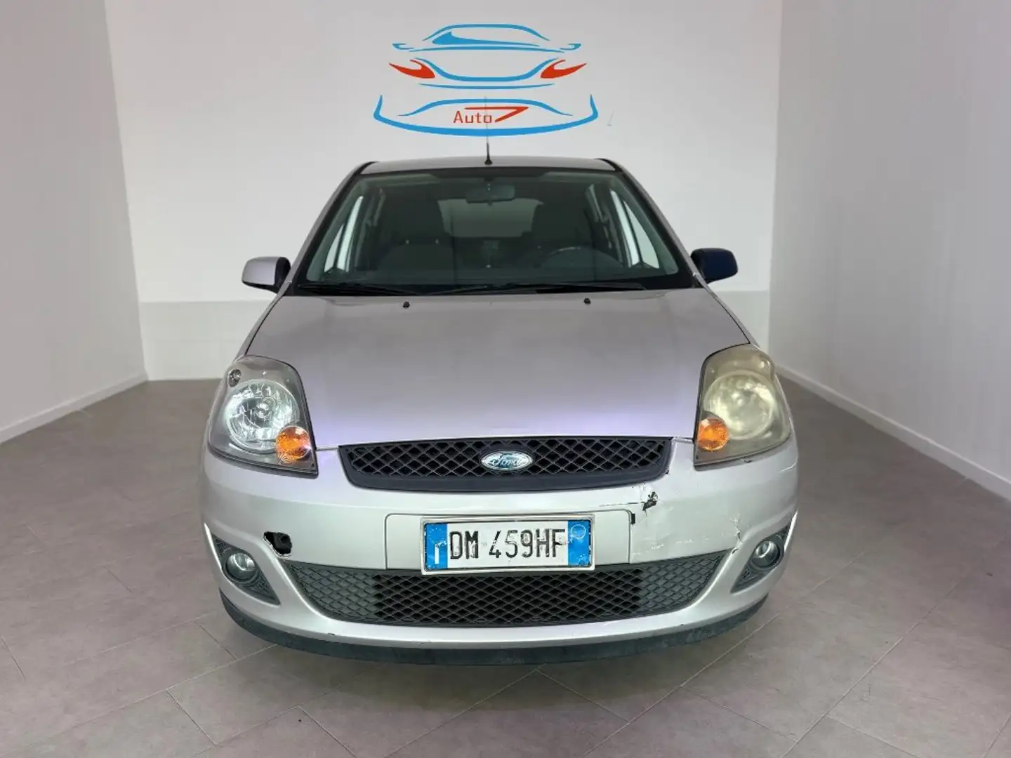 Ford Fiesta 1.2 16V 5p. Ghia Silber - 1
