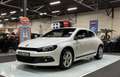 Volkswagen Scirocco 1.4 TSI ZEER Uniek!! 31DKM!! NAVI!! Clima!! Nette Blanc - thumbnail 1