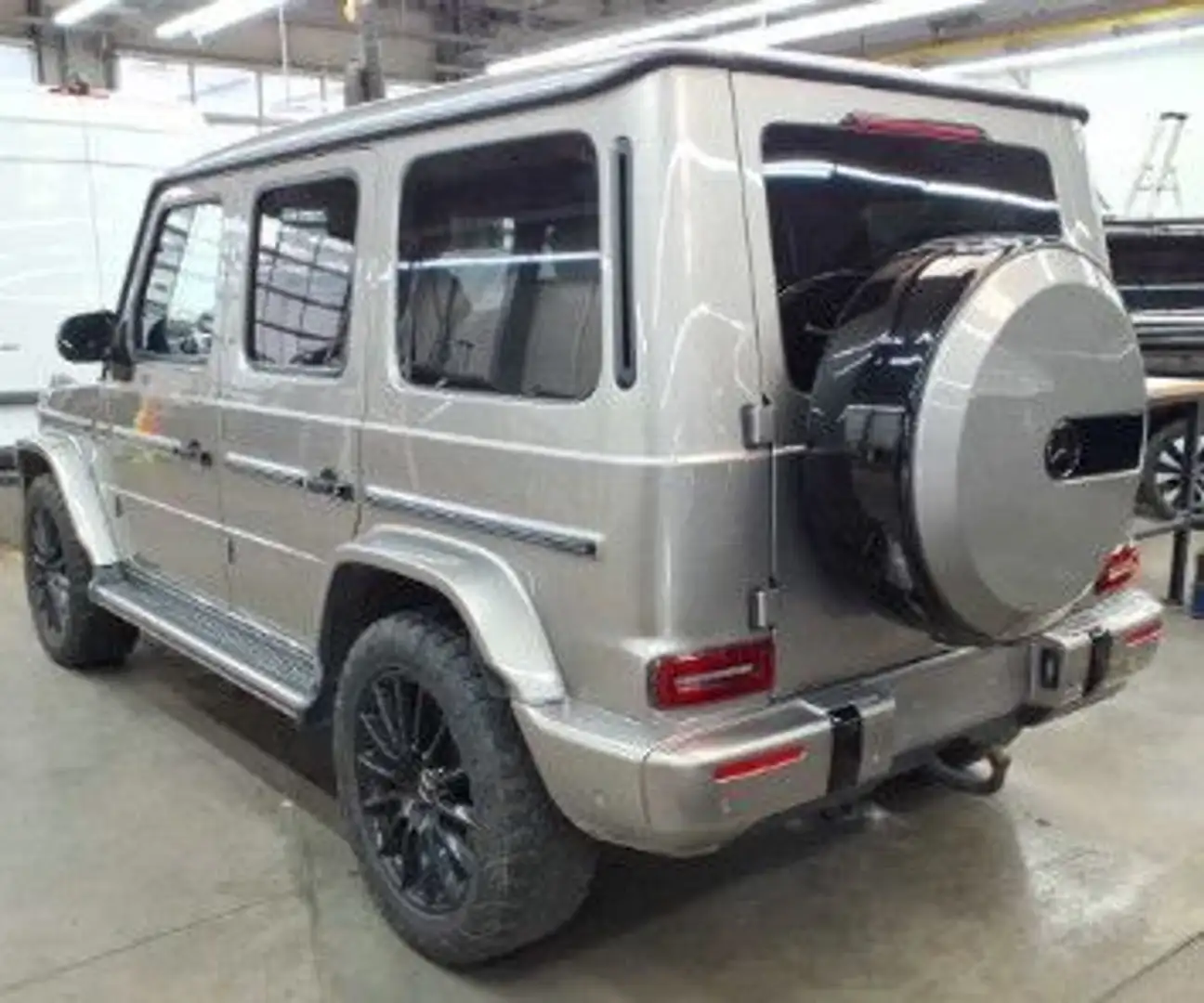 Mercedes-Benz G 350 d AMG LINE*SITZKLIMA*EXCLUSIVE*ACC*BURM* Argent - 2