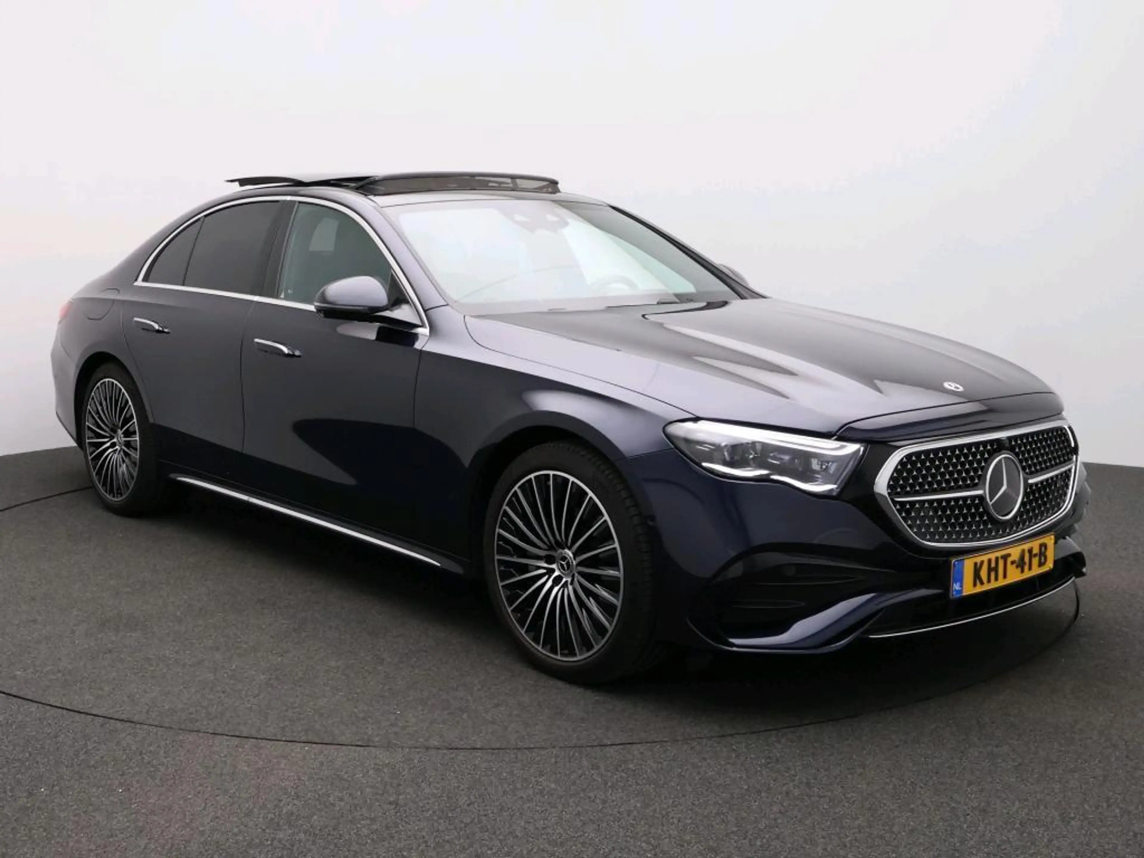Mercedes-Benz E 300 e Sport Edition — photo 3