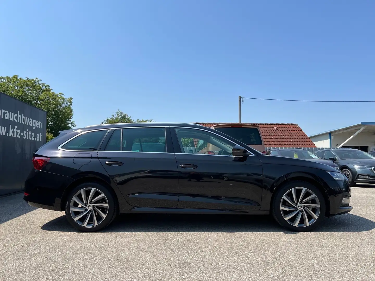 Skoda Octavia Combi 2,0 TDI Style DSG | NP: €50.900 Schwarz - 2