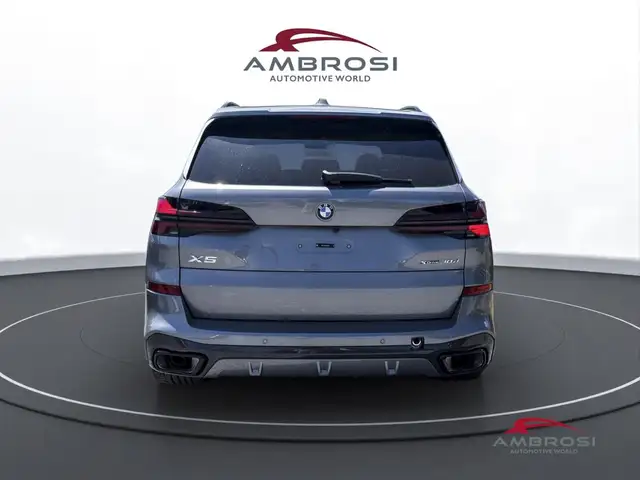 BMW X5 view 8