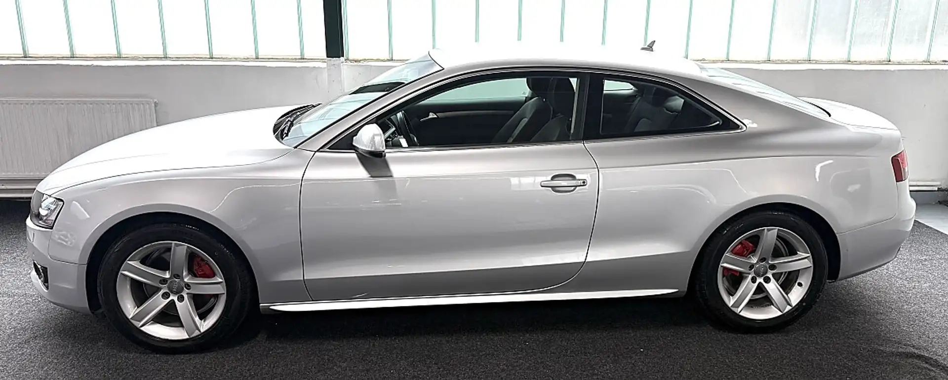 Audi A5 Coupé 2,0 TDI DPF Silber - 2