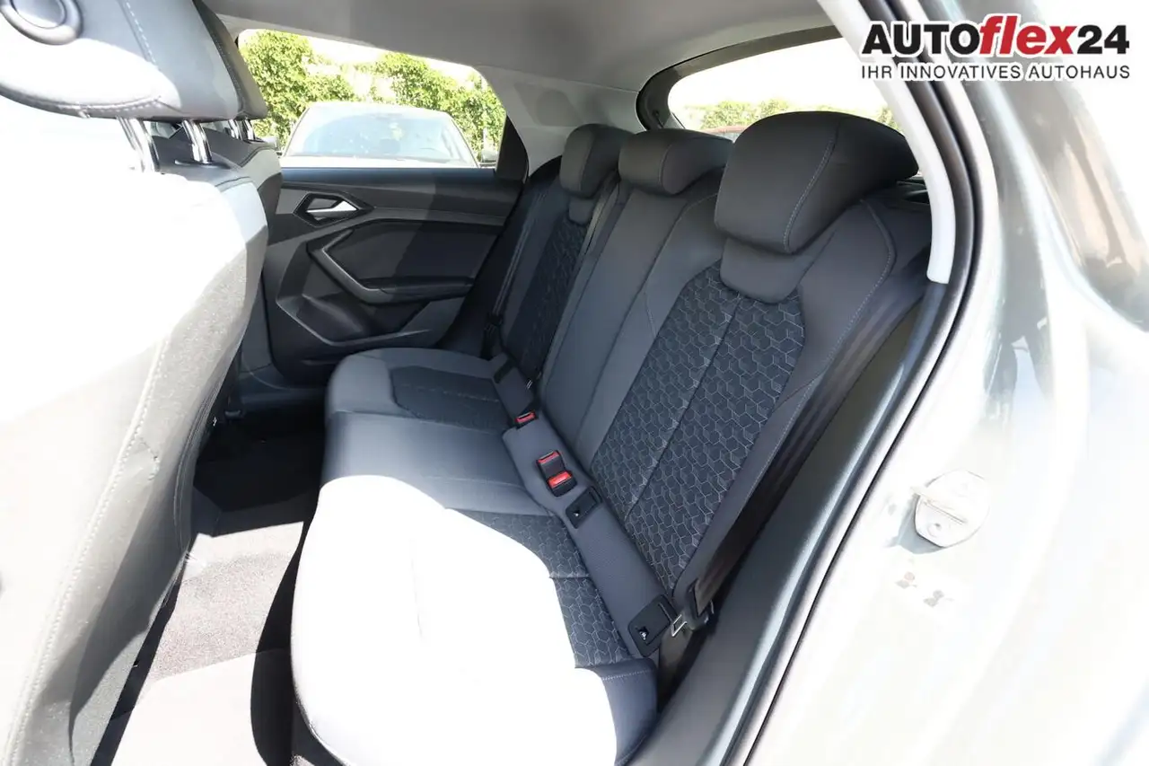 Audi A1 S line SB LED+ SportS CarPlay Kam 17Z Keyless 1..., миниатюра 9