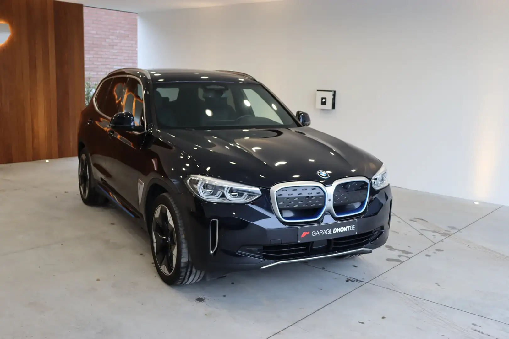 BMW iX3 Impressive Fekete - 1