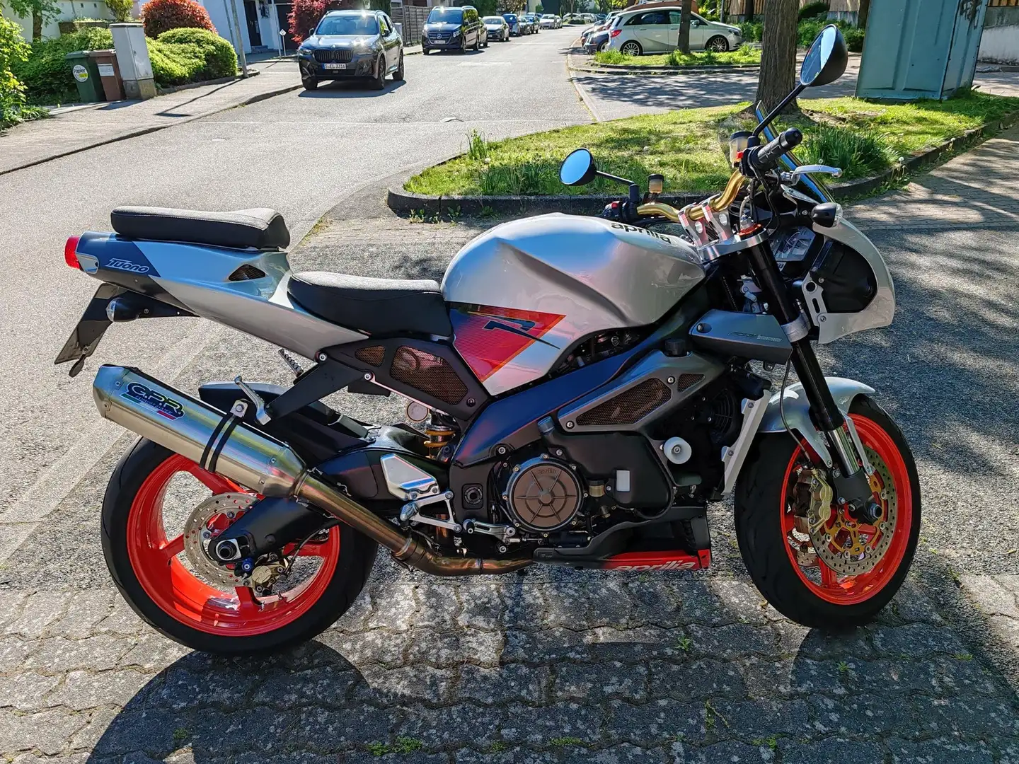 Aprilia Tuono RSV 1000 Tuono RP Argintiu - 2
