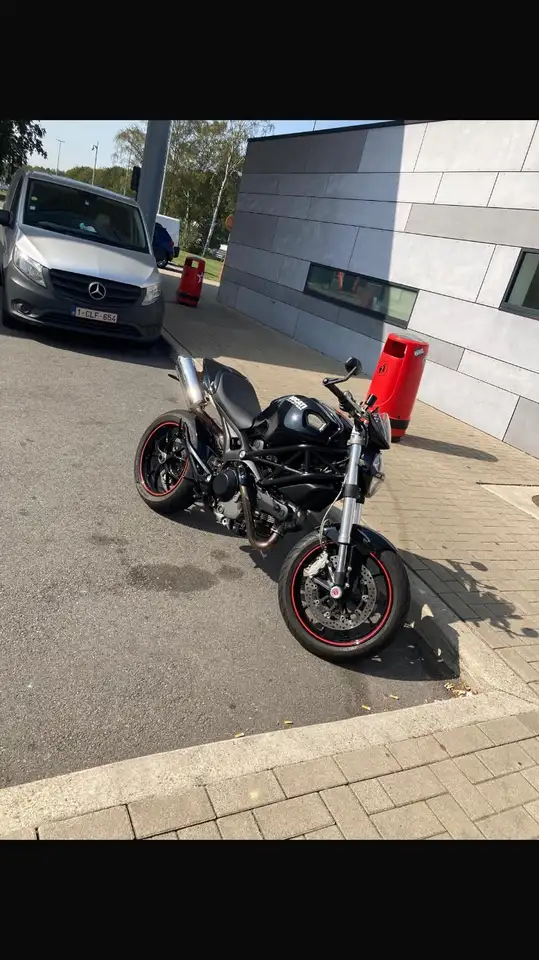 Ducati Monster 1100