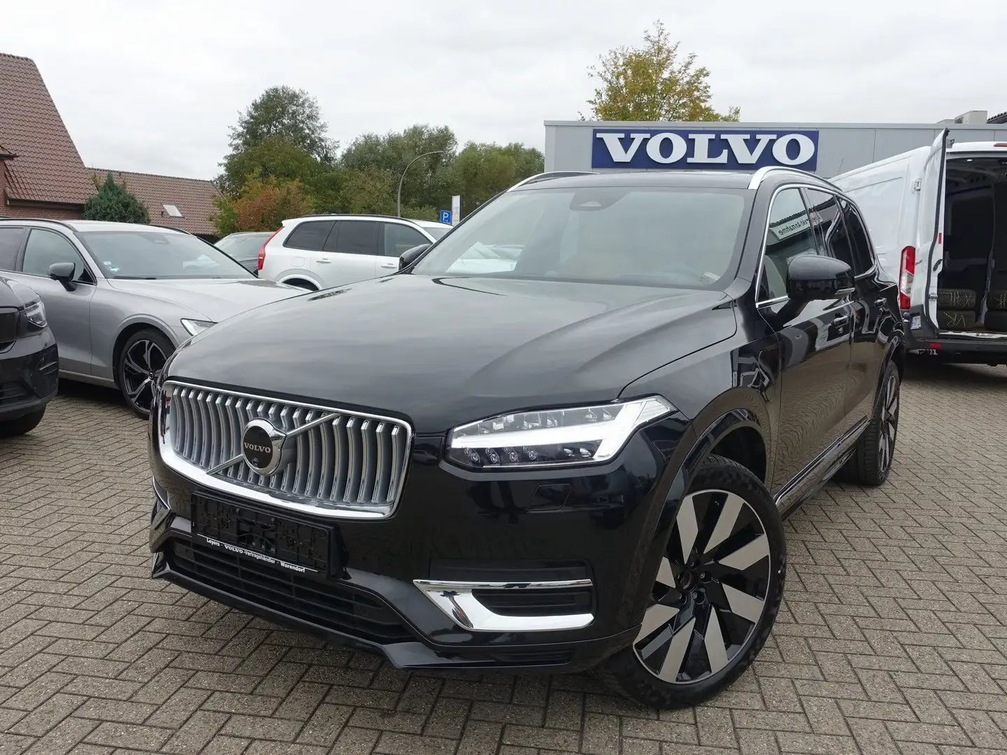 Volvo XC90 Plus Bright T8 AWD Plug-In B&W/HUD/PANORAMA Schwarz - 1