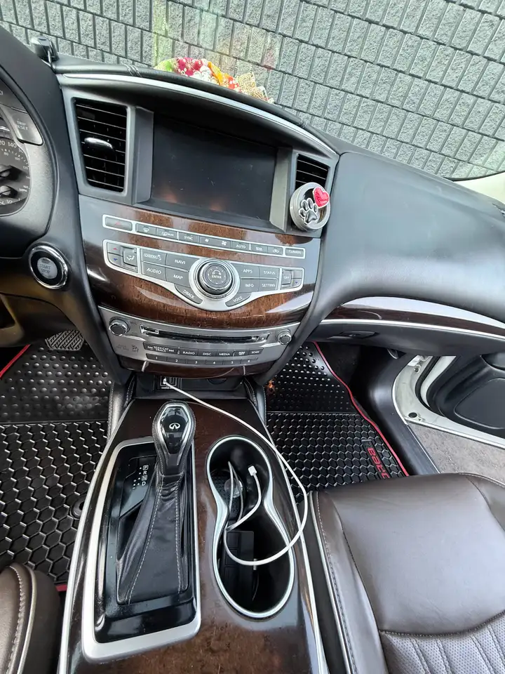 Infiniti QX60 снимка Infiniti QX60