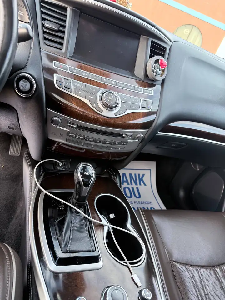 Infiniti QX60 снимка Infiniti QX60
