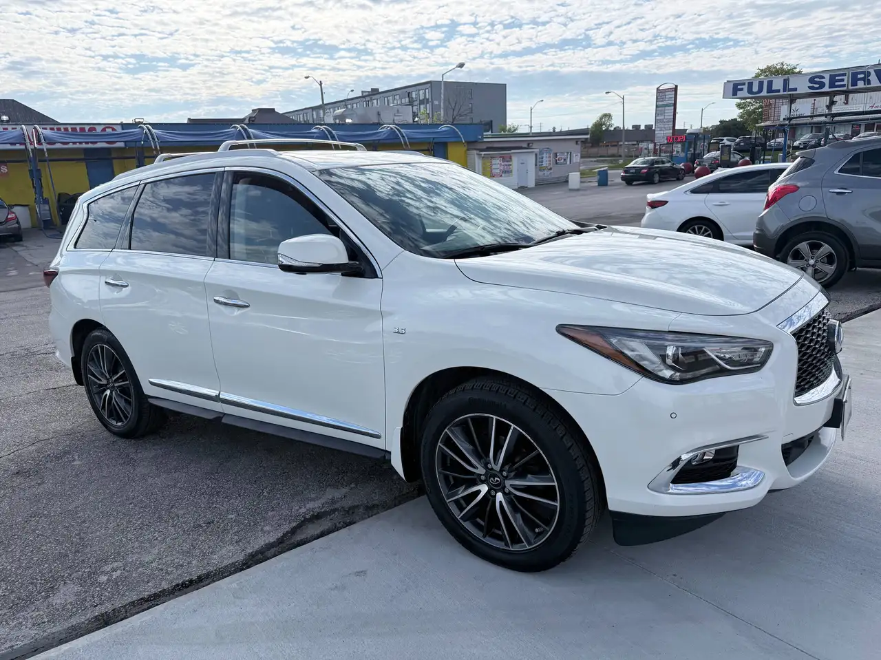 Infiniti QX60 снимка Infiniti QX60