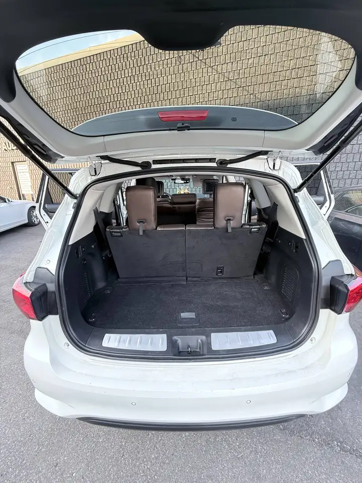 Infiniti QX60 снимка Infiniti QX60
