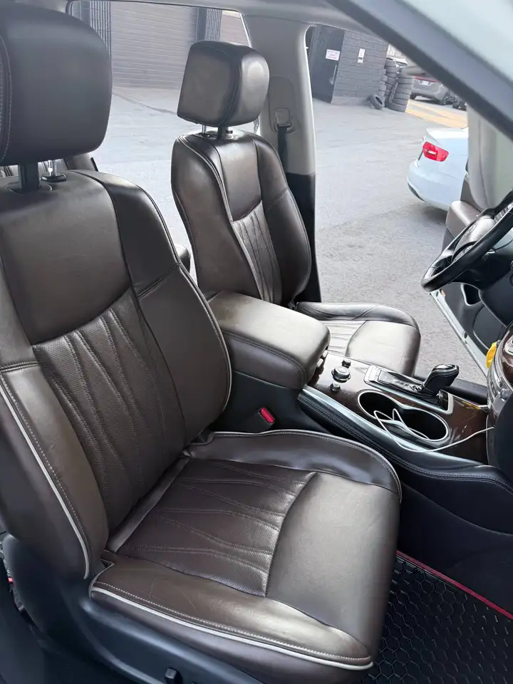 Infiniti QX60 снимка Infiniti QX60