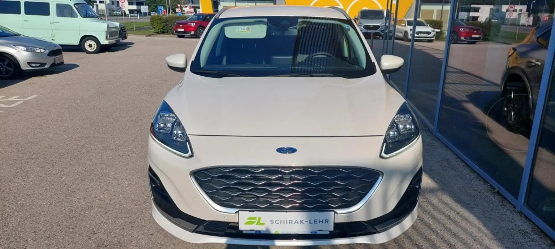 Ford Kuga 2,5 Duratec FHEV AWD Vignale Aut. Wit - 2