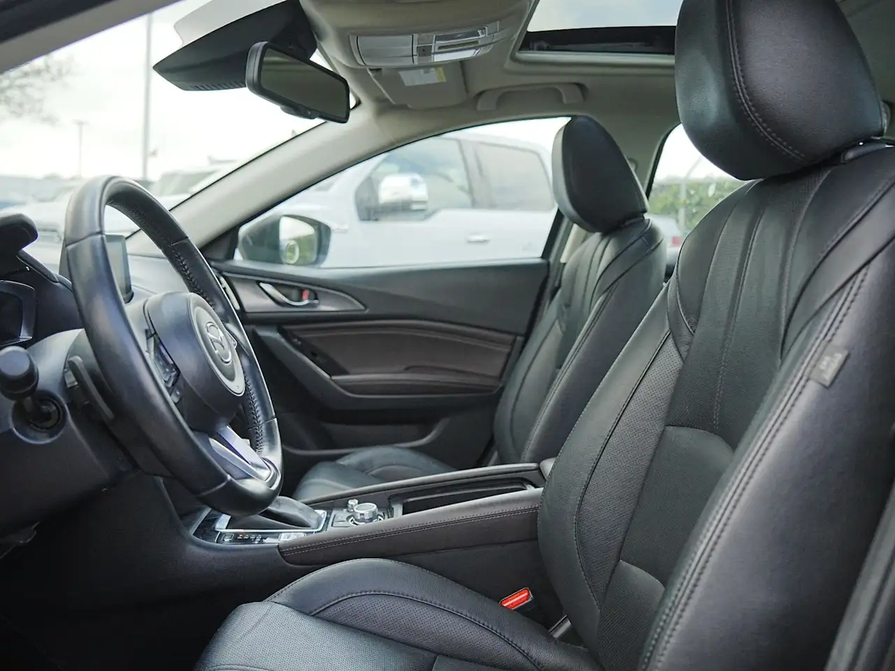 Mazda 3 снимка Mazda 3