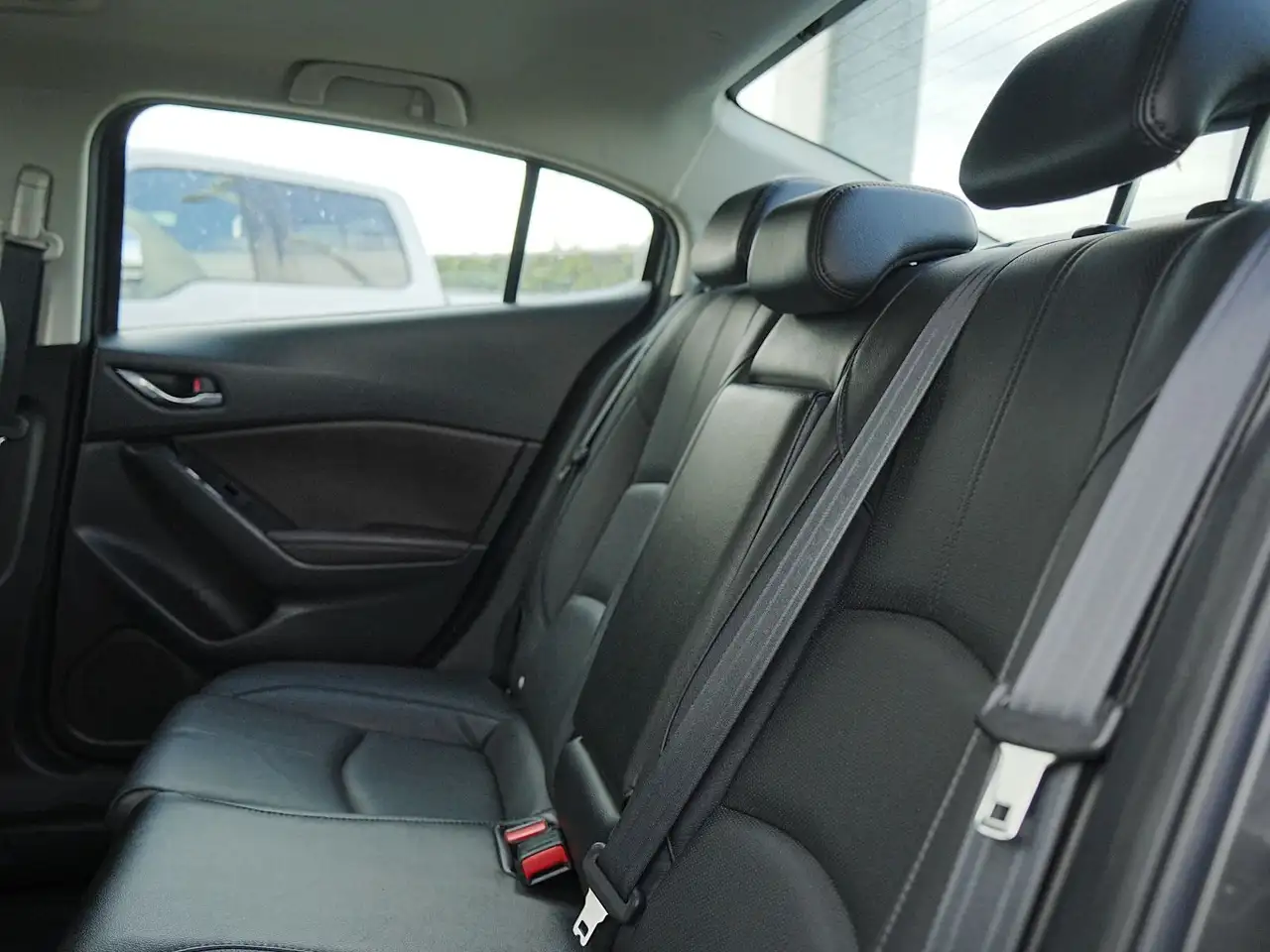 Mazda 3 снимка Mazda 3