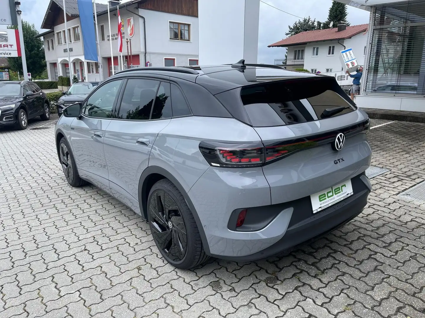 Volkswagen ID.4 GTX 4MOTION 220 kW Grey - 2