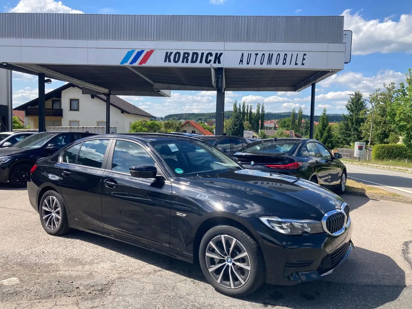 BMW 330 e xDrive LIMO G20 "ADV."/LC"PROF"/AHK/SHZ/HIF Negro - 1