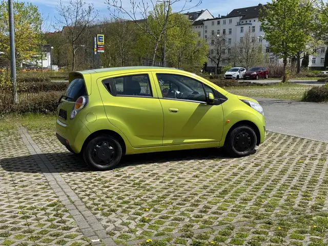 Chevrolet Spark view 4