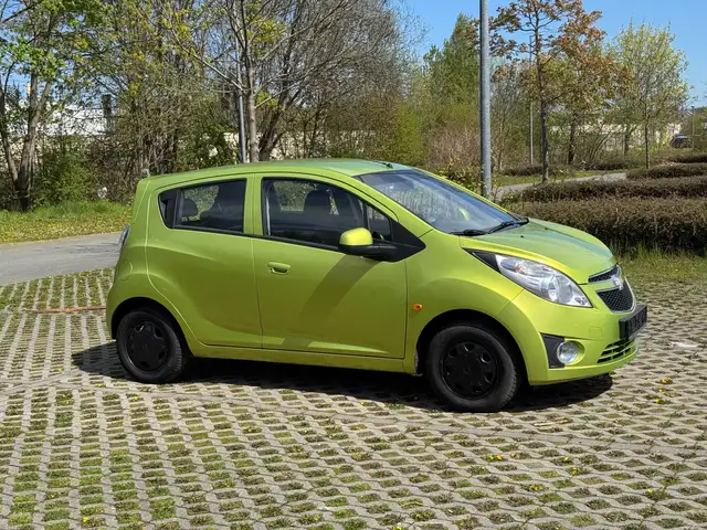 Chevrolet Spark view 3