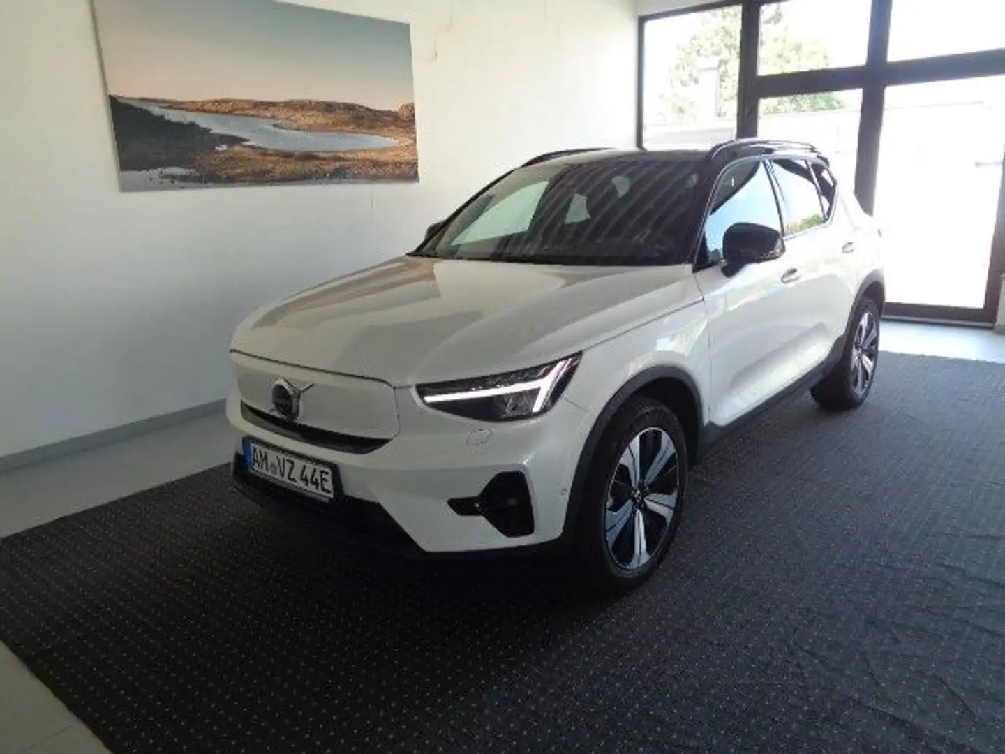 Volvo XC40 Ultimate Recharge Pure Electric AWD White - 1