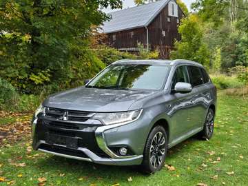 PHEV Plus 4WD KAMERA*NAVI*LED*