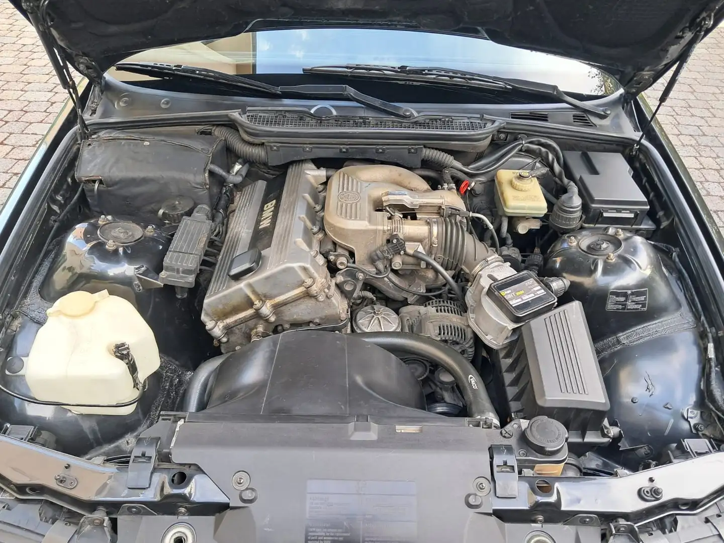 BMW 318 is serie 3 Noir - 2