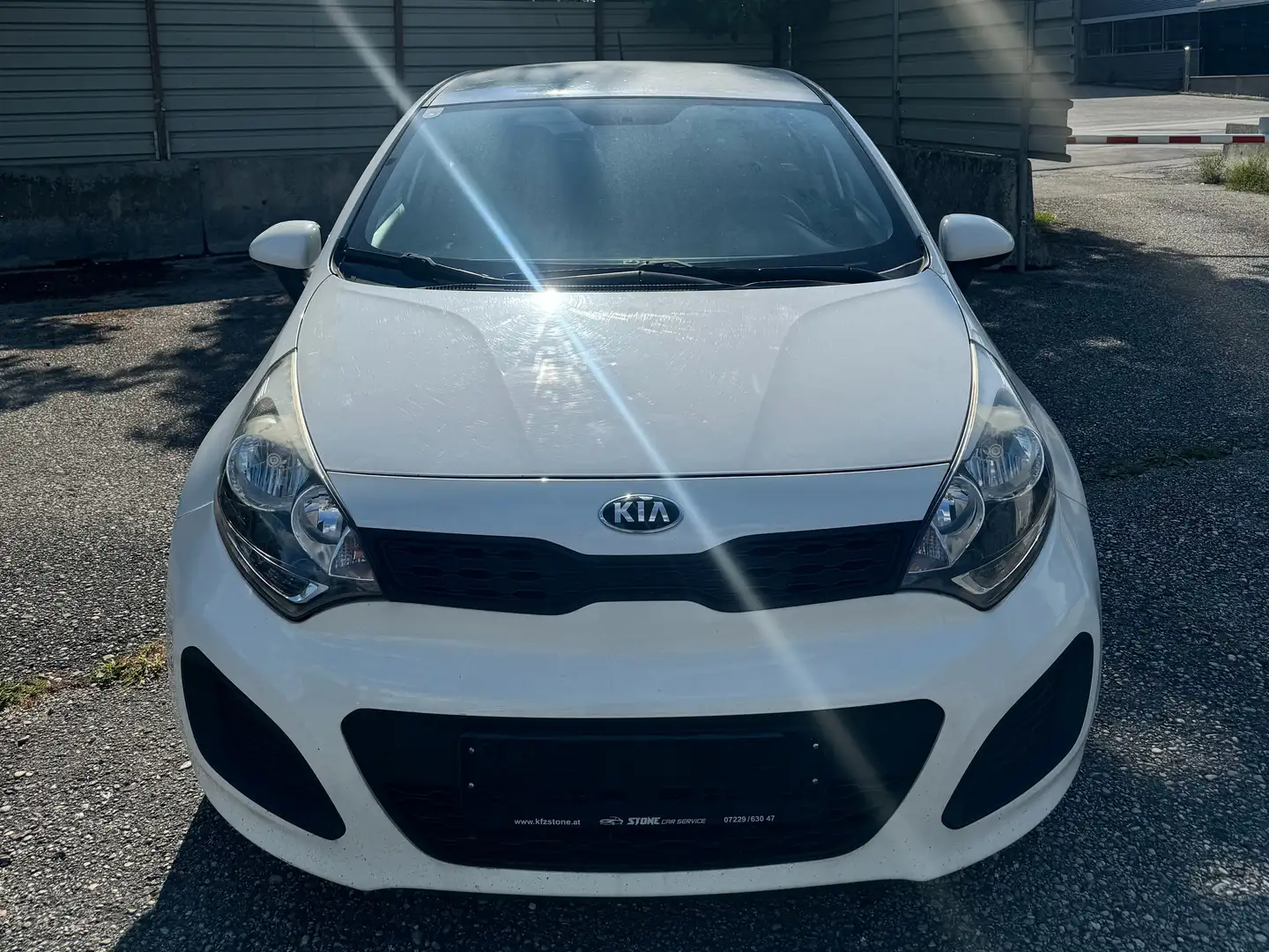 Kia Rio Attract Blanc - 1