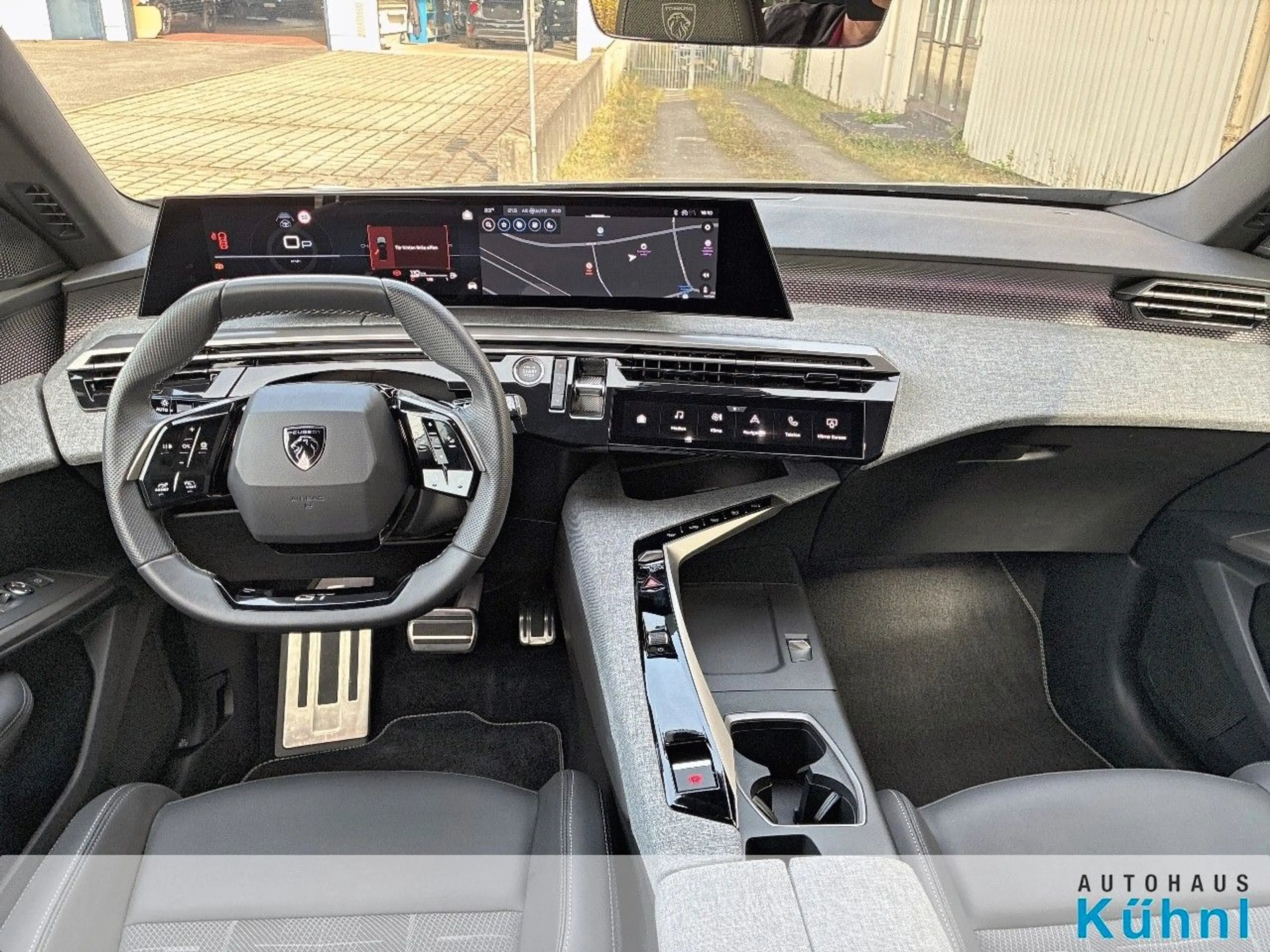 Peugeot 5008 Hybrid 145 GT — photo 8