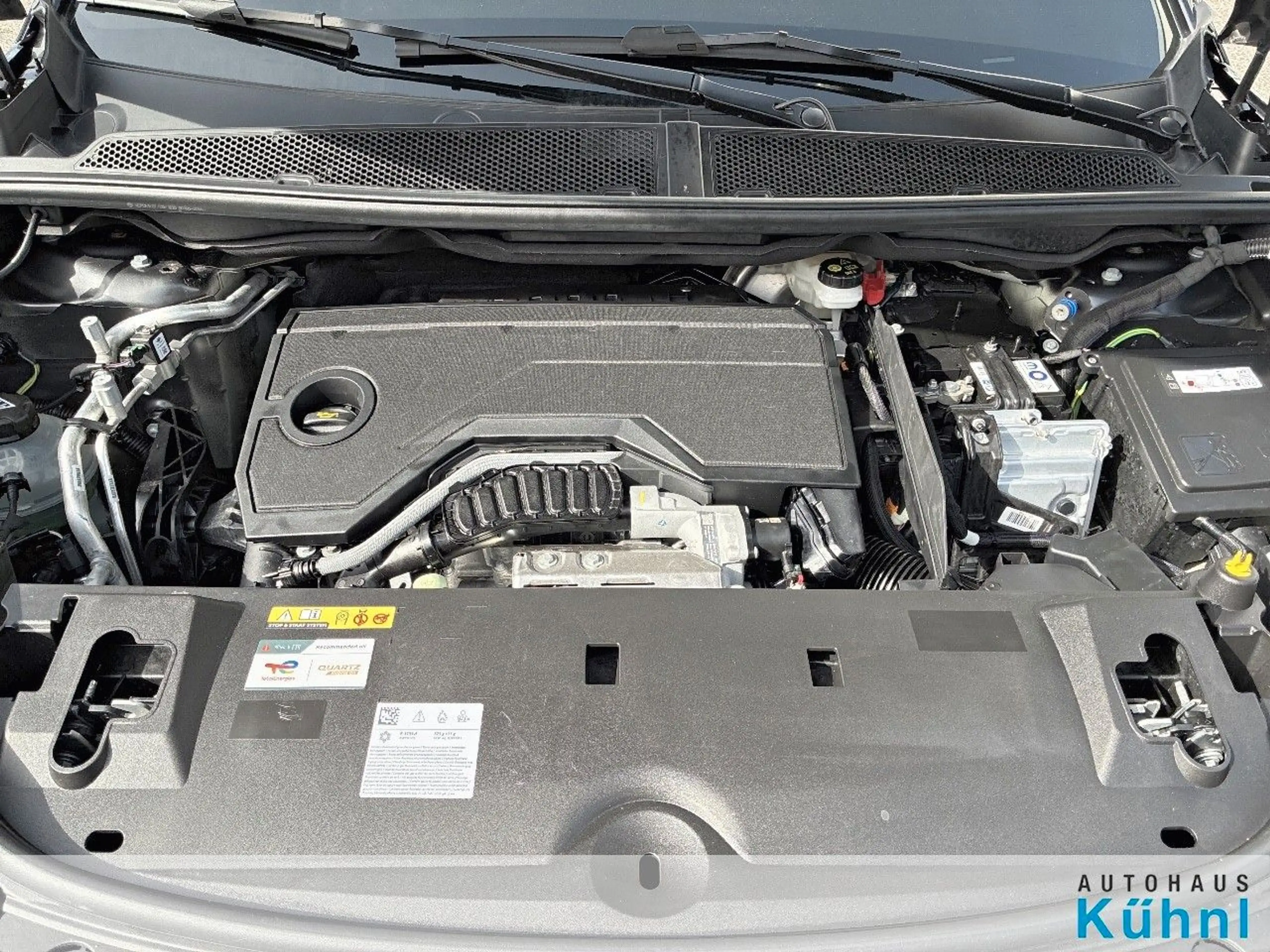 Peugeot 5008 Hybrid 145 GT — photo 12