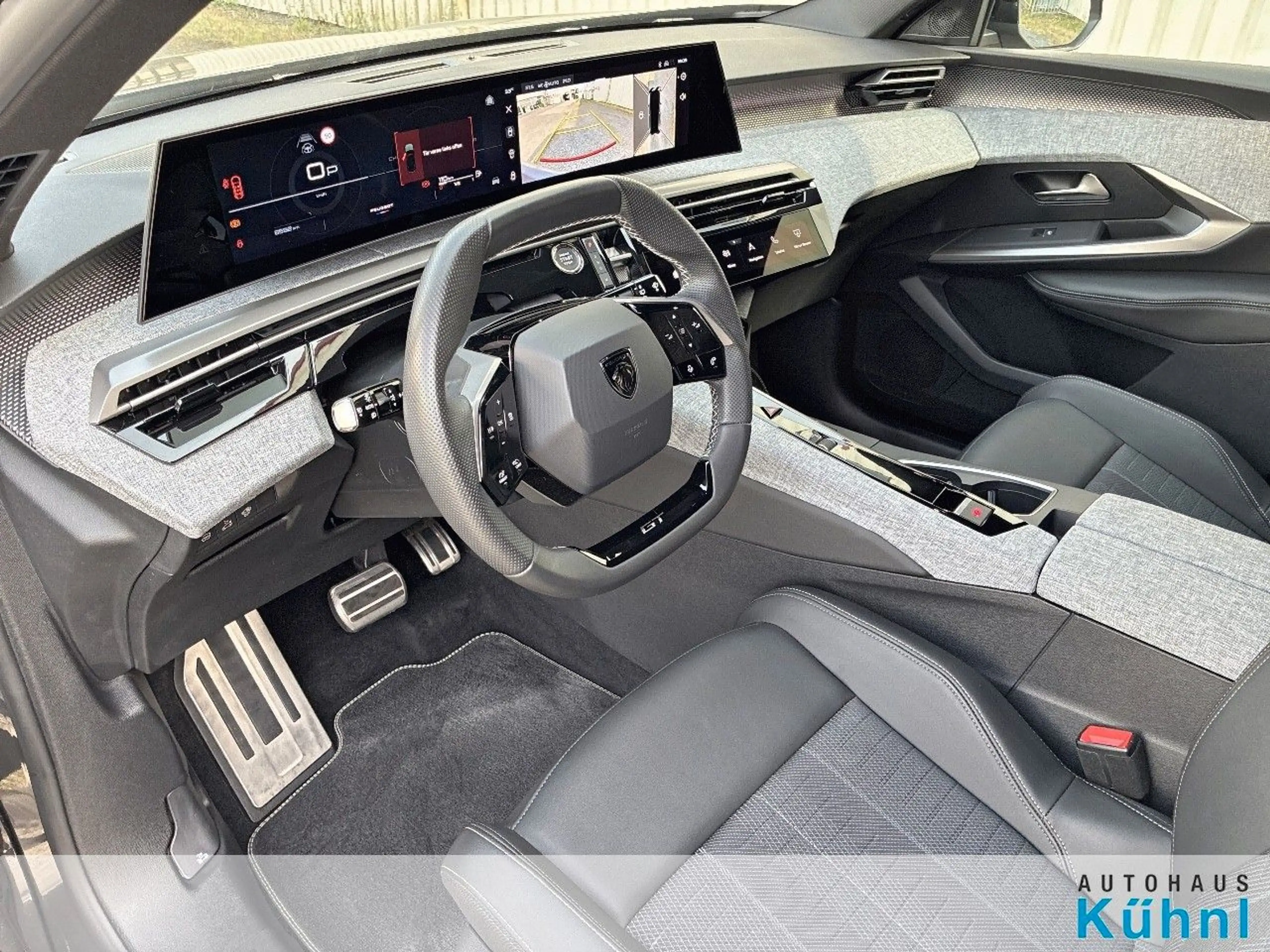 Peugeot 5008 Hybrid 145 GT — photo 14