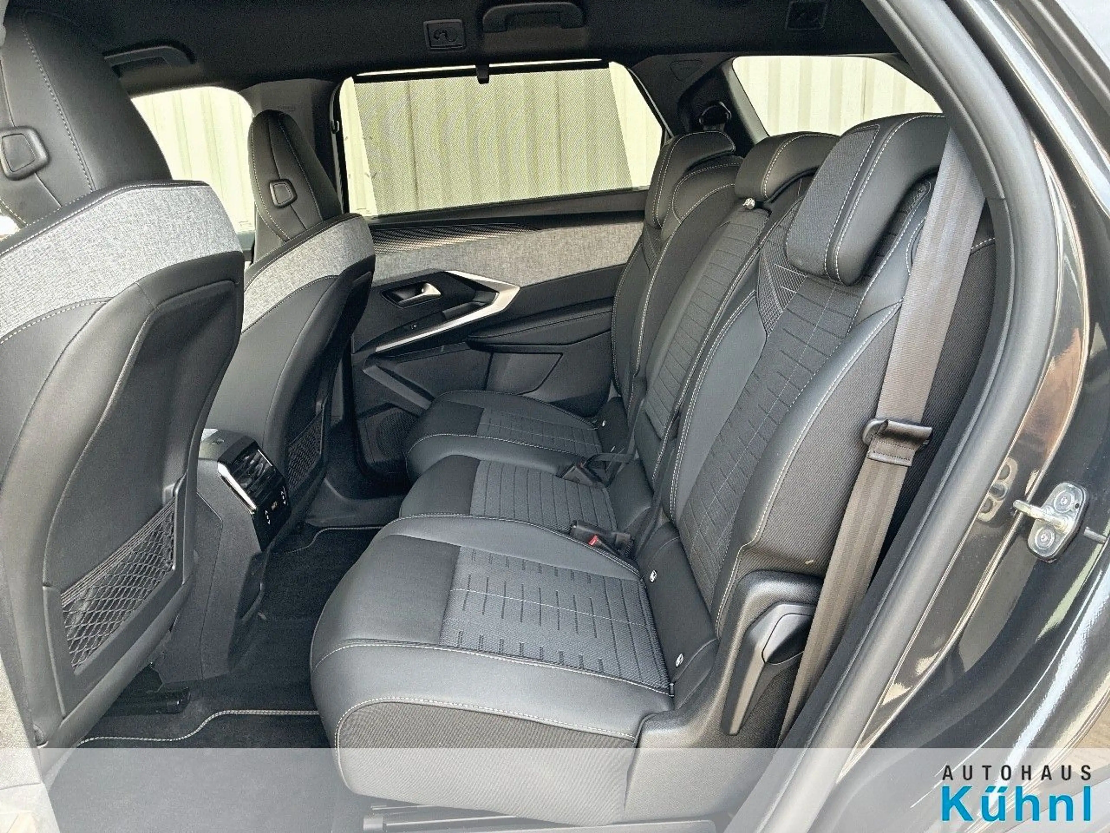Peugeot 5008 Hybrid 145 GT — photo 10