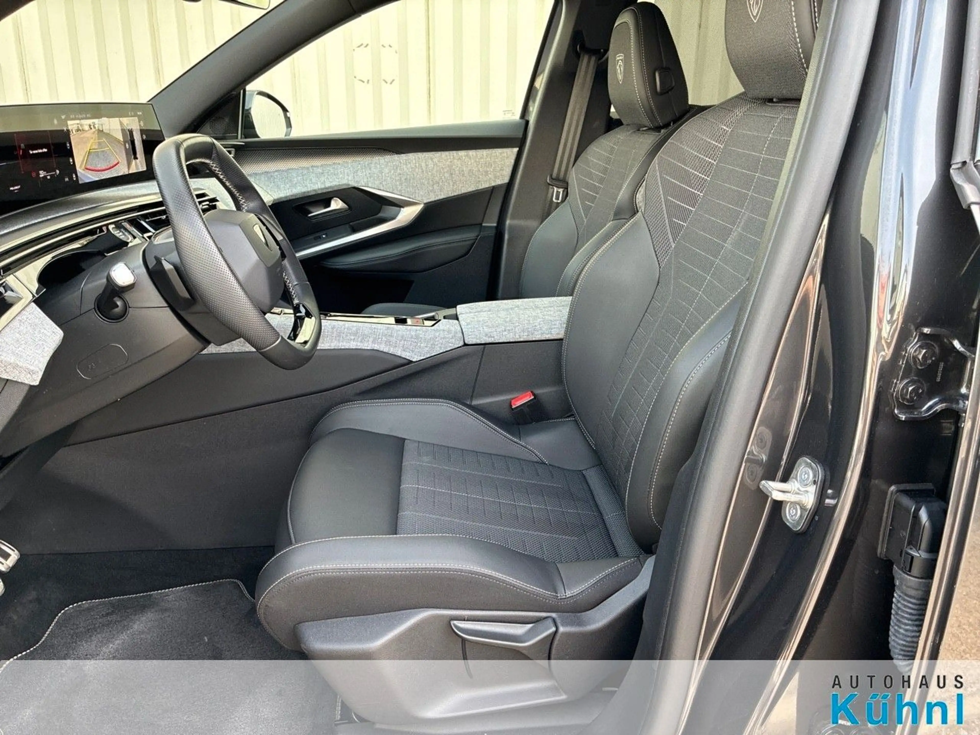 Peugeot 5008 Hybrid 145 GT — photo 9