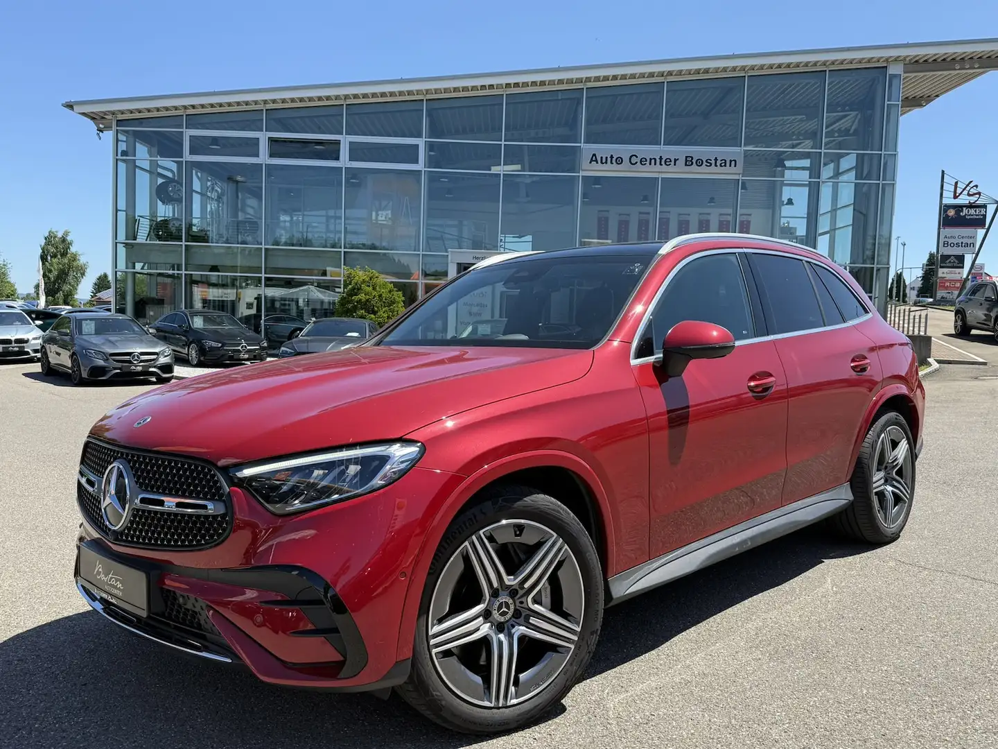 Mercedes-Benz GLC 300 d AMG/PANORAMA/4-MATIC/NAVI/MBUX/1.HAND Rot - 2