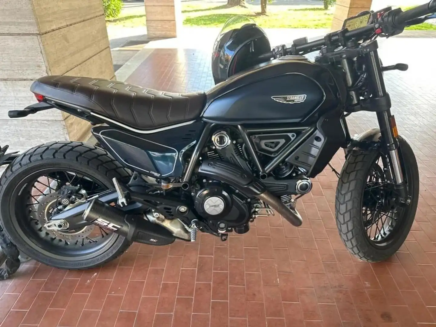 Ducati Scrambler 800 Night Shift Nero - 1