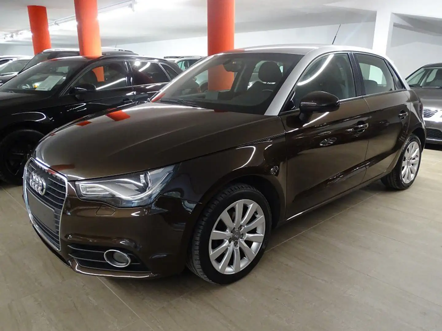 Audi A1 SPB 1.6 TDI Ambition 90 CV Xenon neopatentati Marrone - 1