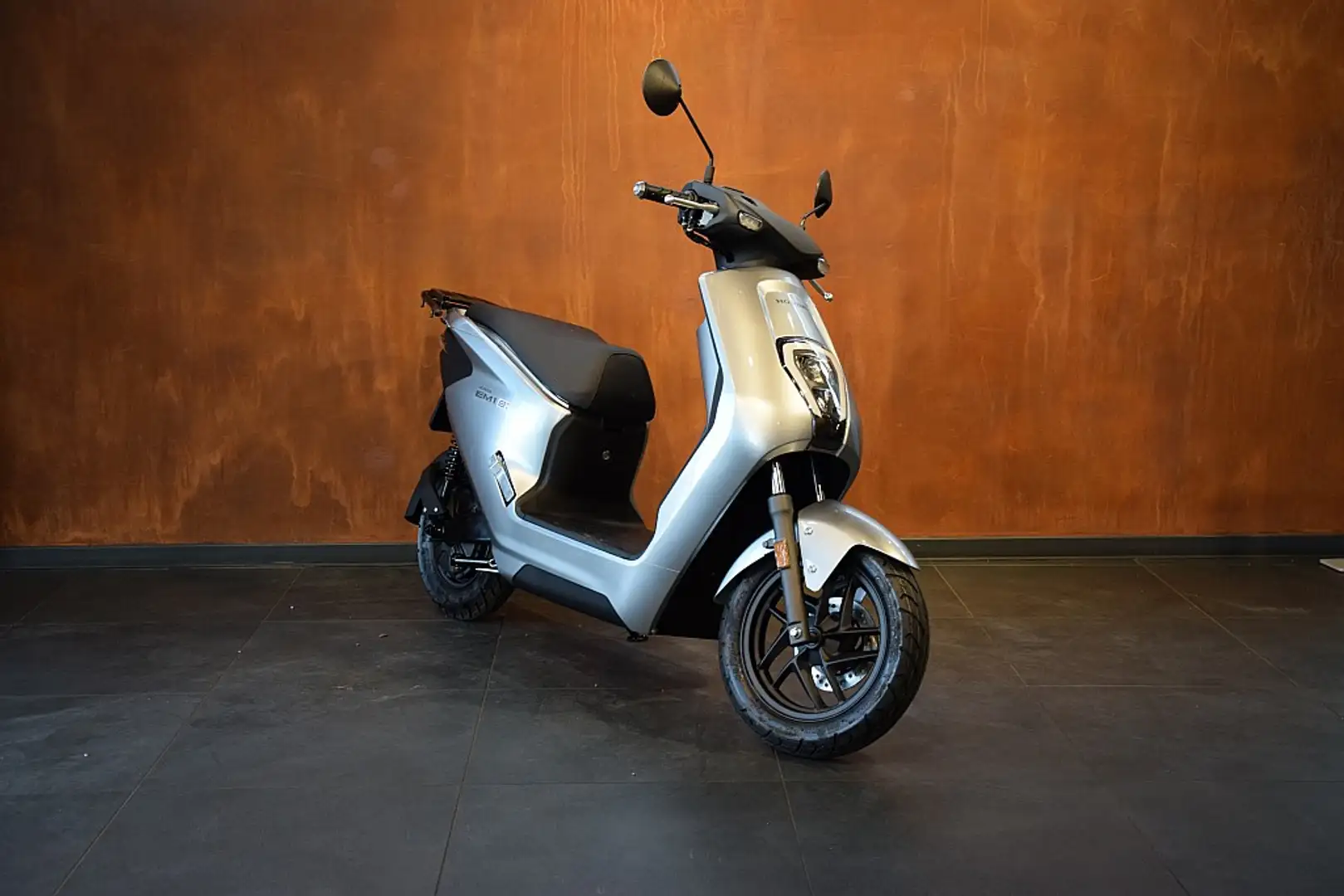 Honda EM1  Elektroroller Argent - 1