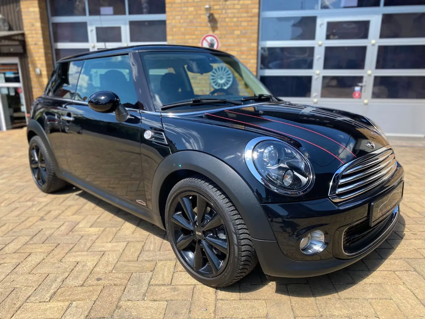 MINI One 1.6 Chili Edition BiXenon SHZ PDC Bluetooth Noir - 1