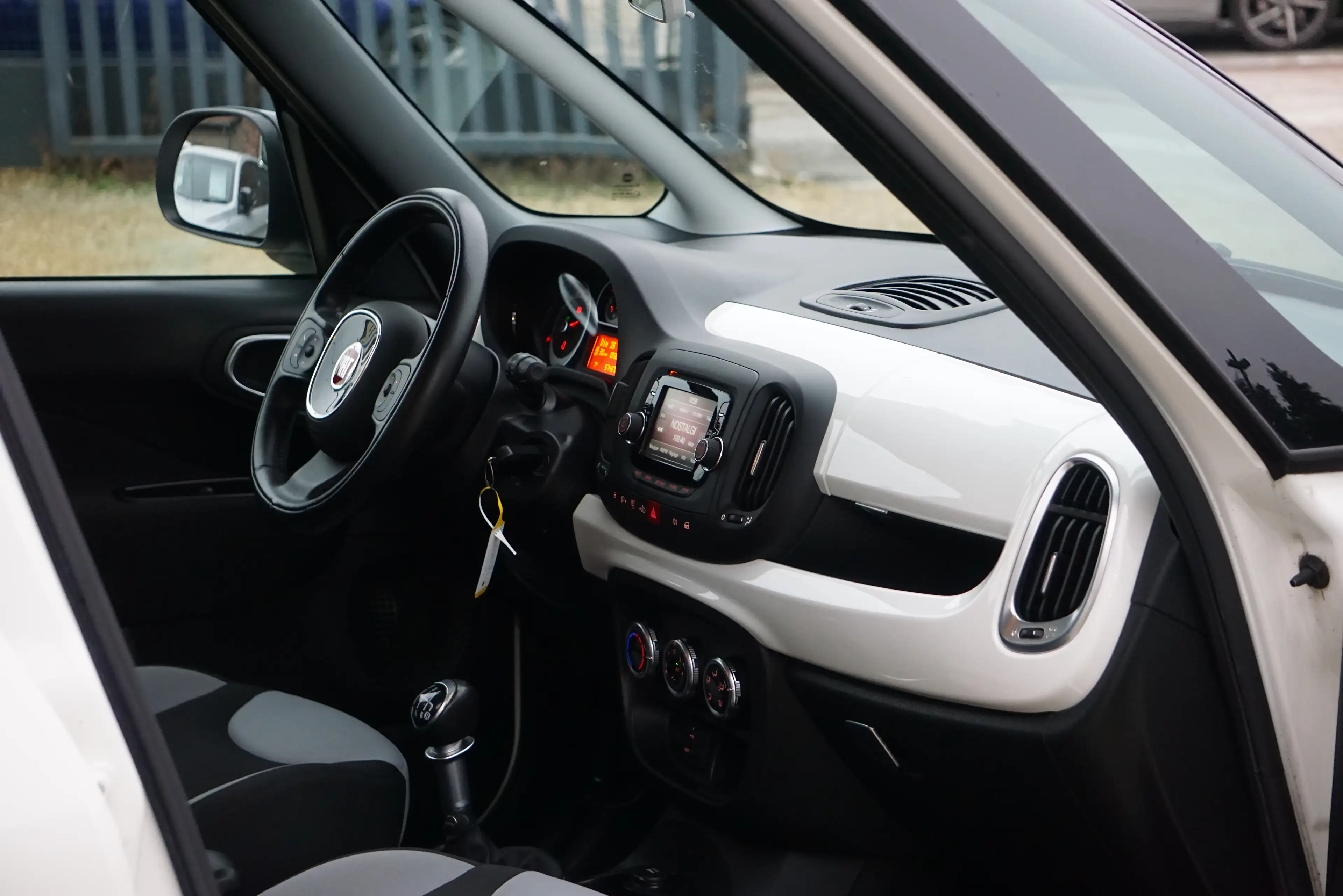 Fiat 500L 1.4i Pop Star CLIMATISATION PDC CARNET CRUISE EU6B — photo 15