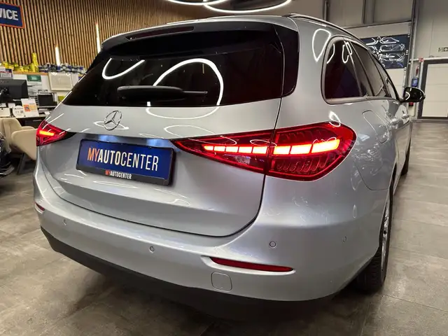 Mercedes-Benz C view 2