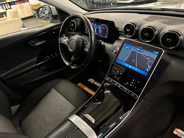 Mercedes-Benz C view 9