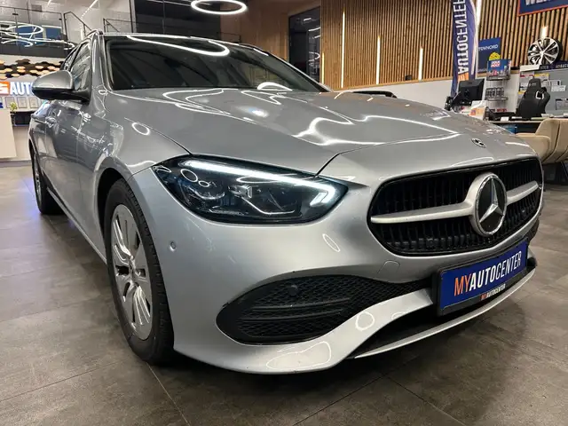 Mercedes-Benz C view 3